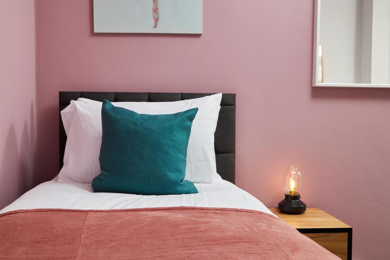 Wonderful Apartment In Bath With Garden - Sleeps 8 ภายนอก รูปภาพ