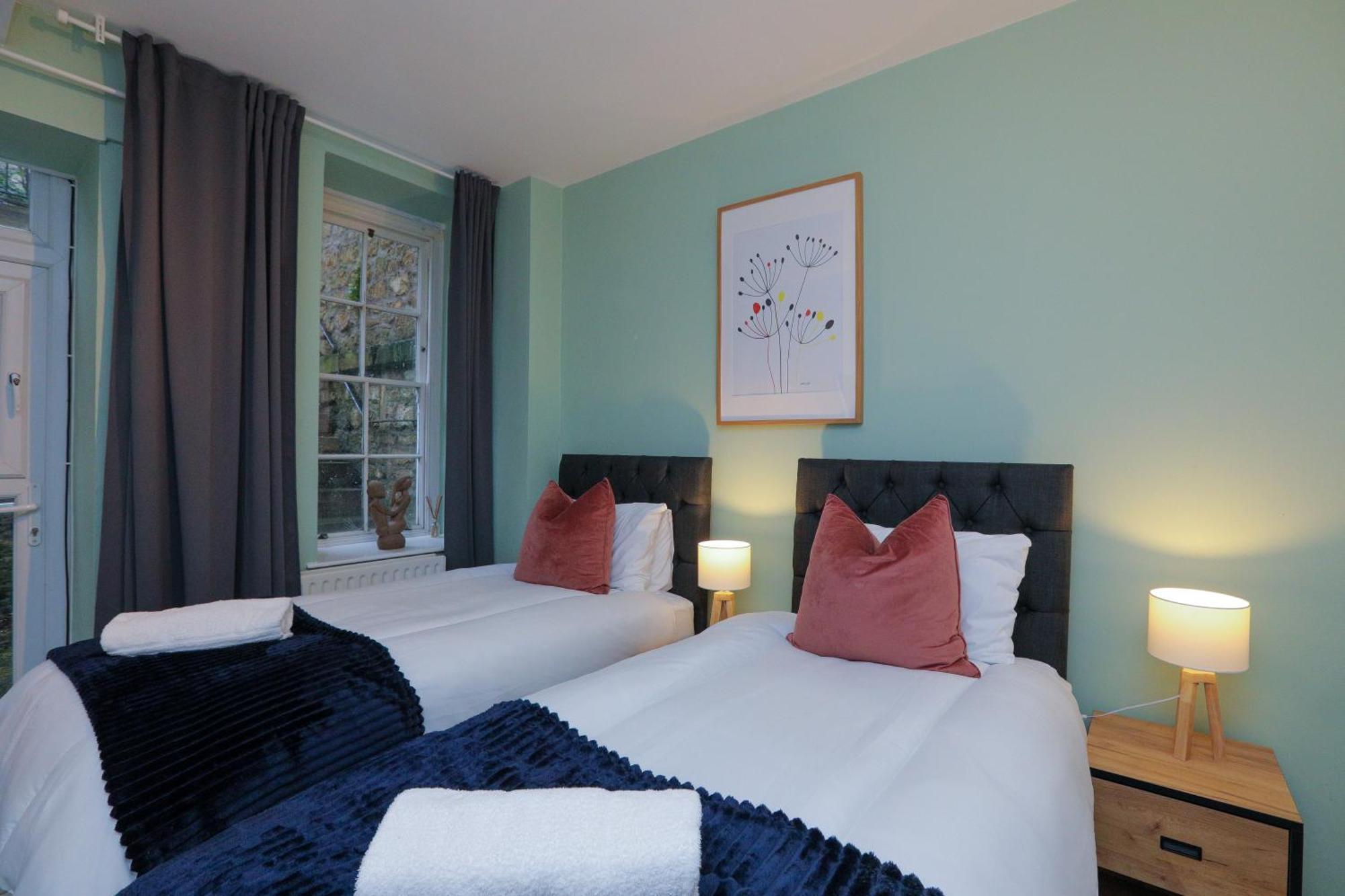 Wonderful Apartment In Bath With Garden - Sleeps 8 ภายนอก รูปภาพ